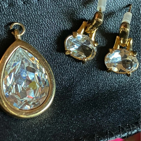 Swarovski Crystal Rhinestone Earrings and Pear CZ Shaped Pendant Gold Plated - Picture 4 of 11